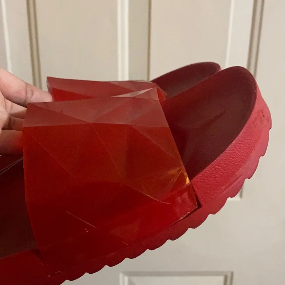 Red slides - Picture 4 of 4